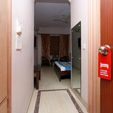 Hotel O Mid Town Дели Экстерьер фото