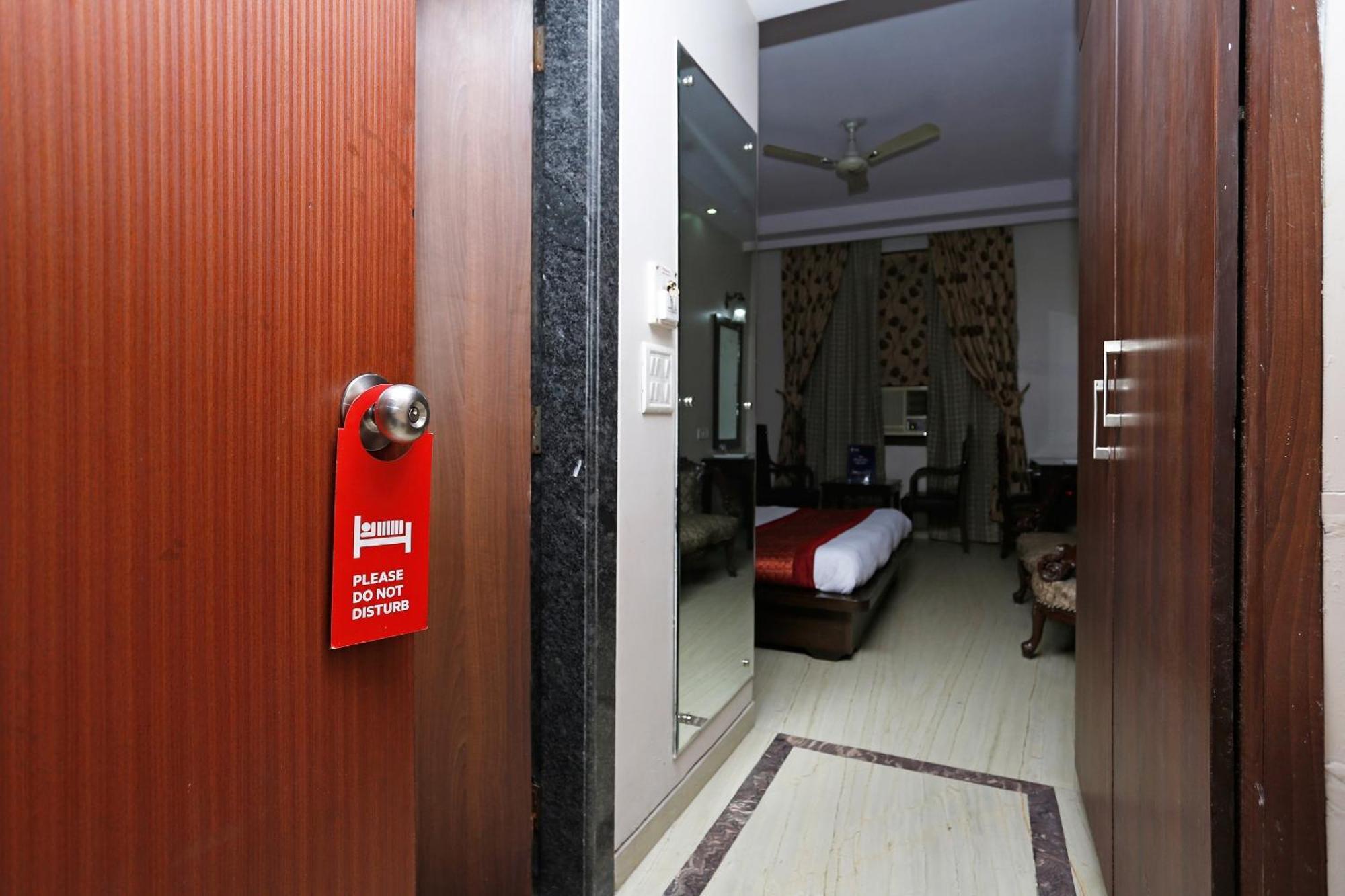 Hotel O Mid Town Дели Экстерьер фото
