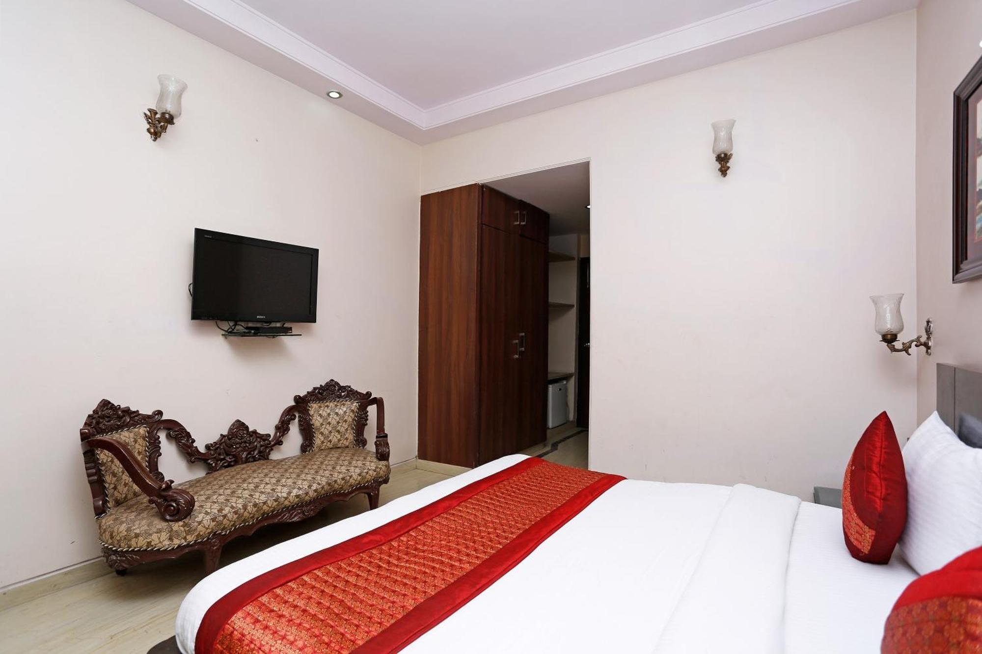 Hotel O Mid Town Дели Экстерьер фото