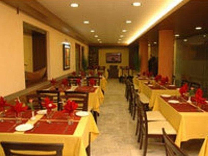 Hotel O Mid Town Дели Экстерьер фото