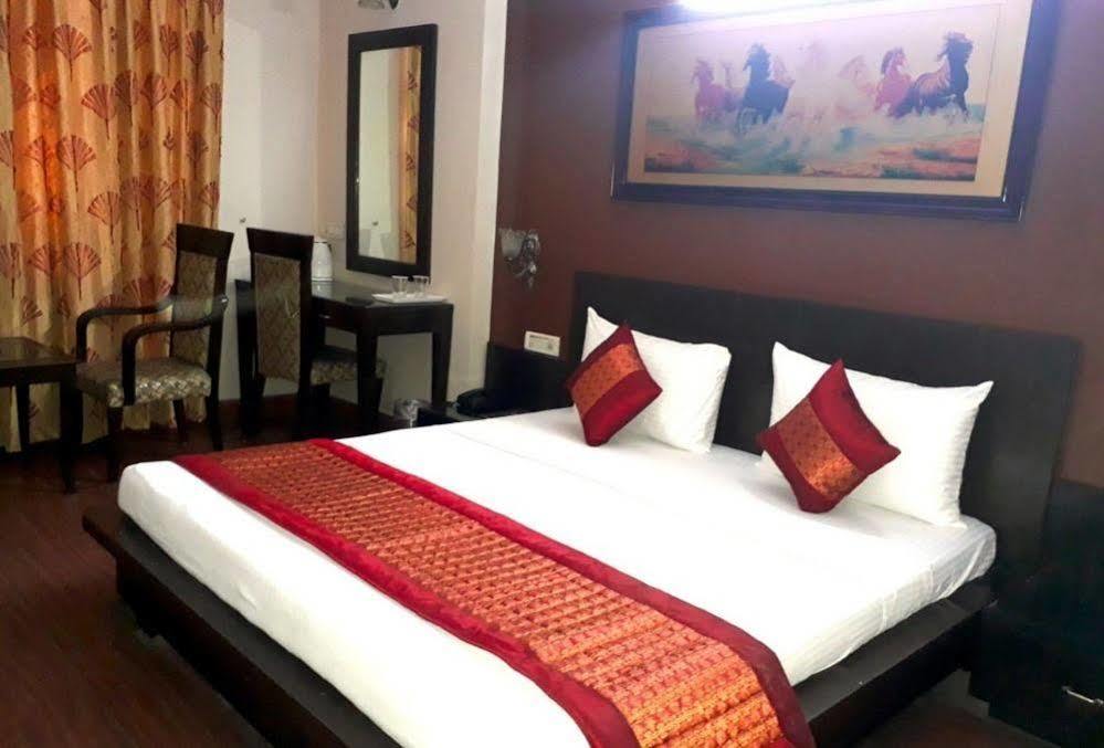Hotel O Mid Town Дели Экстерьер фото