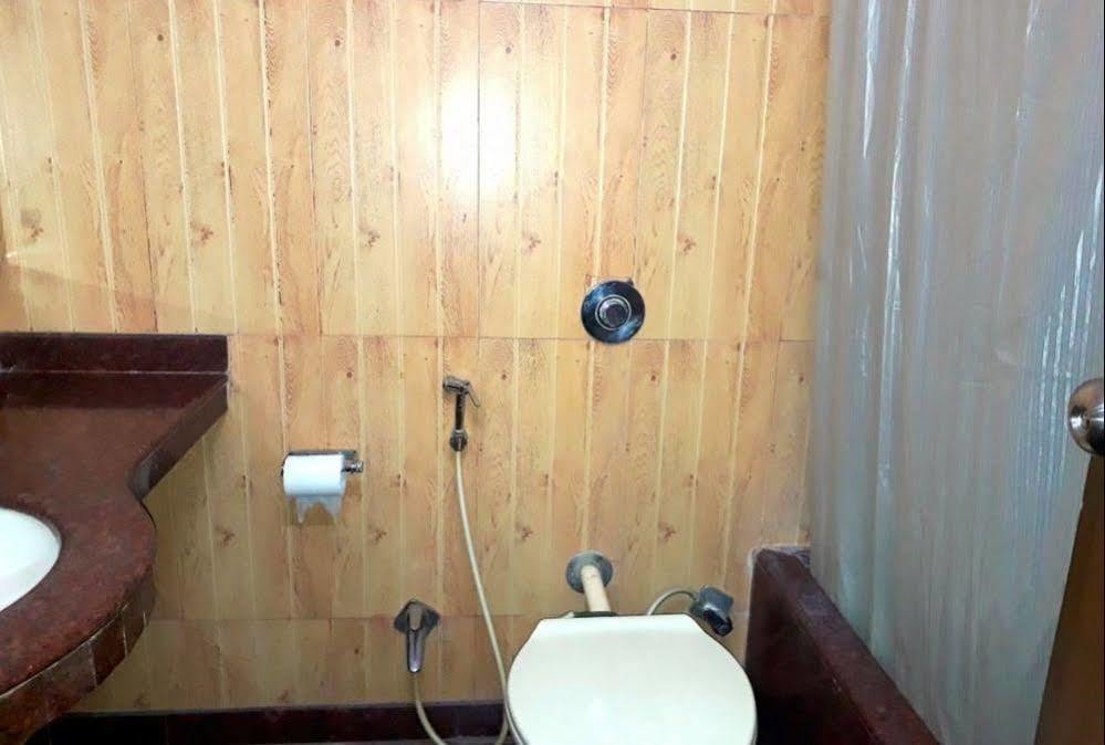 Hotel O Mid Town Дели Экстерьер фото
