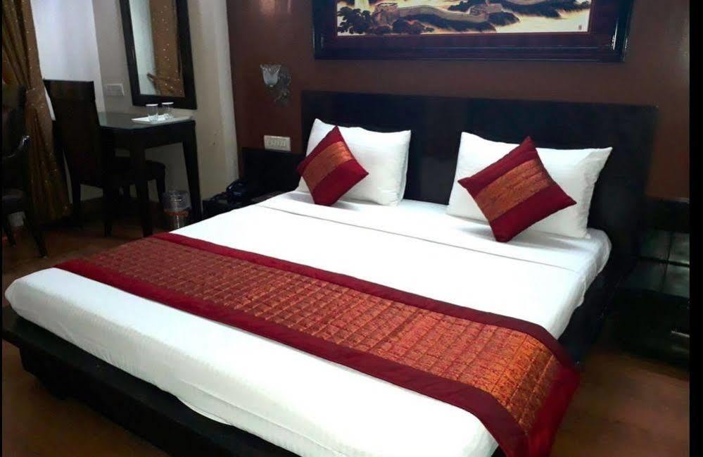 Hotel O Mid Town Дели Экстерьер фото